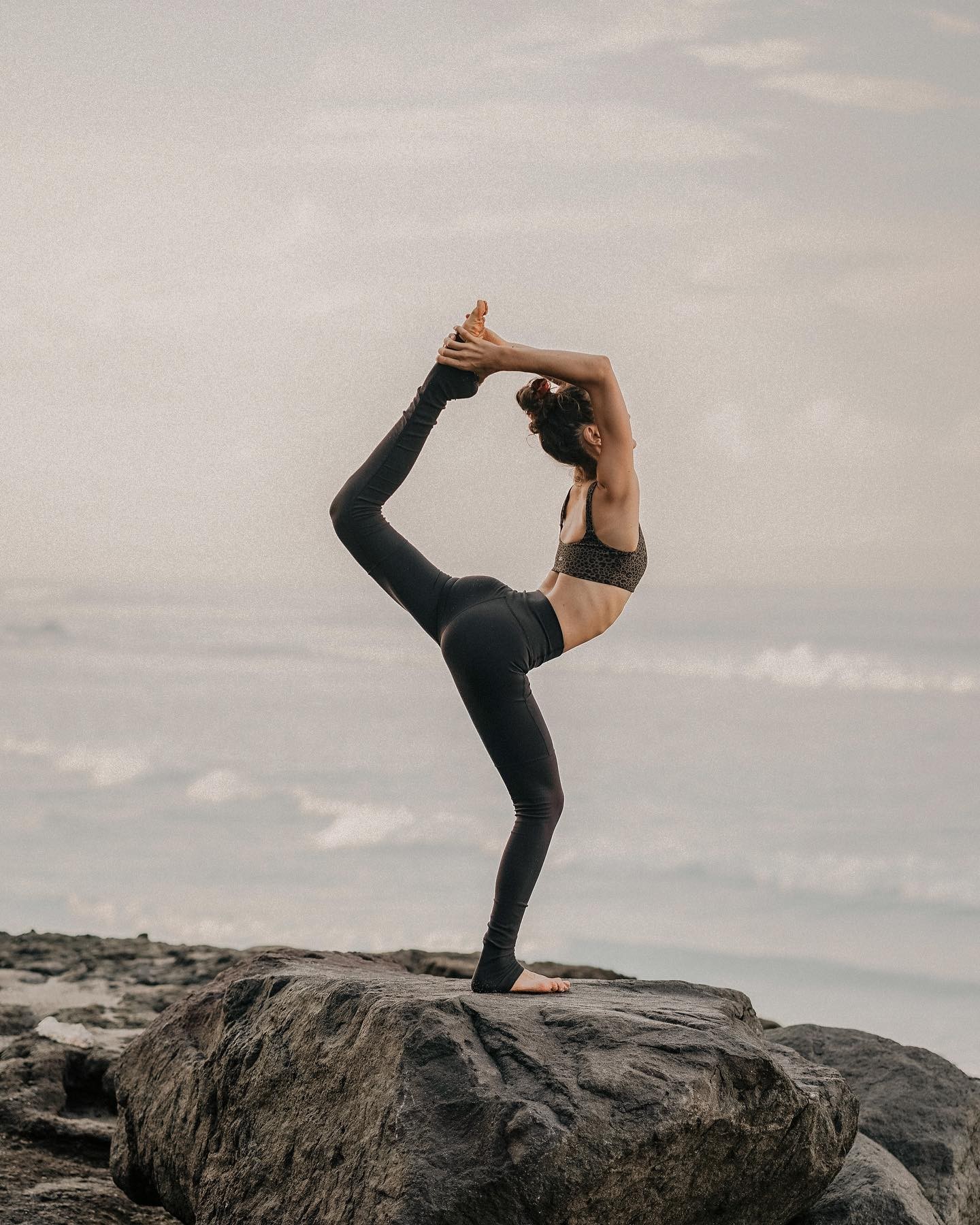 l’univers physique n’est rien d’autre que le Soi se tournant vers Lui-même pour S’experimenter en tant qu’esprit, pensée et matière physique. 

words of wisdom | @chopra 🙏🏻

•

#yoga#yogi#yogini#yogacommunity#yogachallenge#yogaposes#yogaeverywhere#yogaeveryday#practiceandalliscoming#flexibility#flexible#flexiblegirl#flexibilitytraining#yogagram#yogagoals#practice#flexible#practiceyoga#bodypositive#backbends#empower#empoweringwomen#empowerment#dancer#yogalife#selflove#selflovejourney#wordsofwisdom#aloyoga#dancer#dancerpose